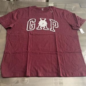 GAP Men's Burgundy Short Sleeve Tee